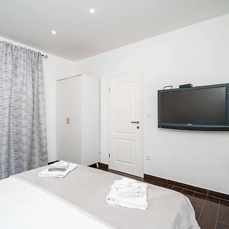 Dub - One-bedroom No 3 * דוברובניק