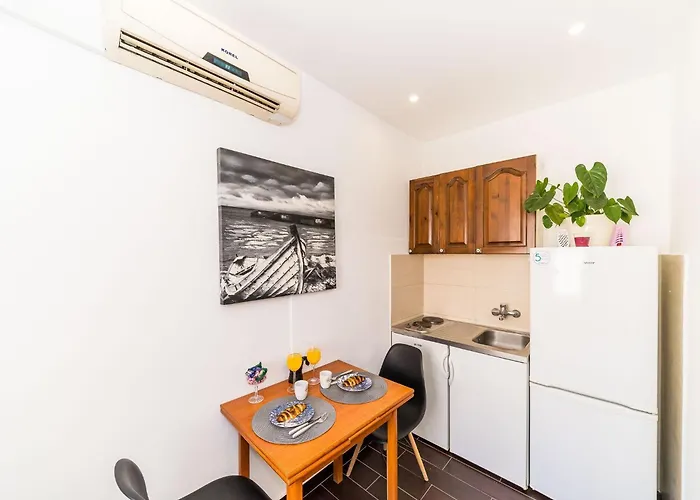 Dub - One-bedroom No 3 *