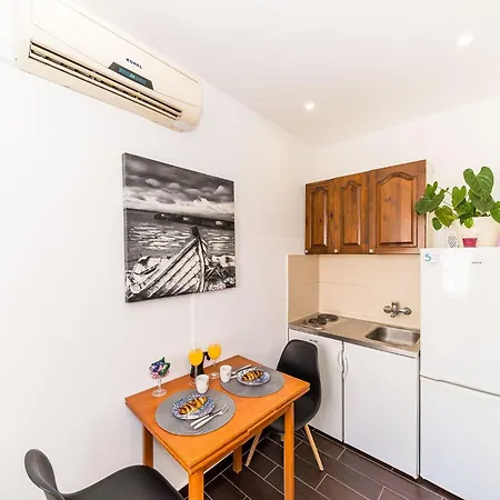 Dub - One-bedroom No 3 *