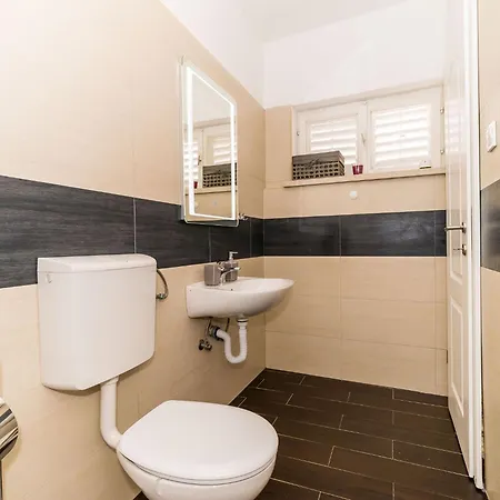 Dub - One-bedroom No 3 Апартаменты