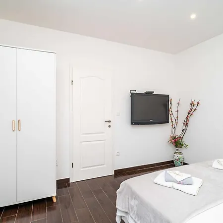 Апартаменты Dub - One-bedroom No 3 Дубровник