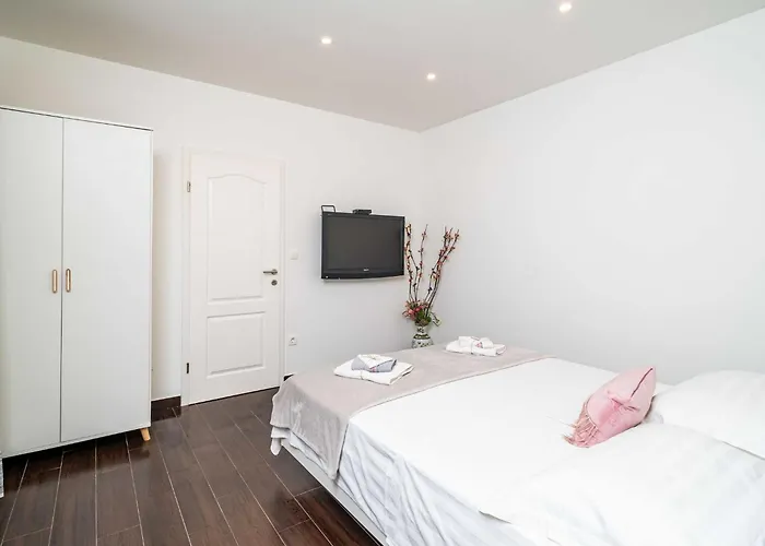 Dub - One-bedroom No 3 *