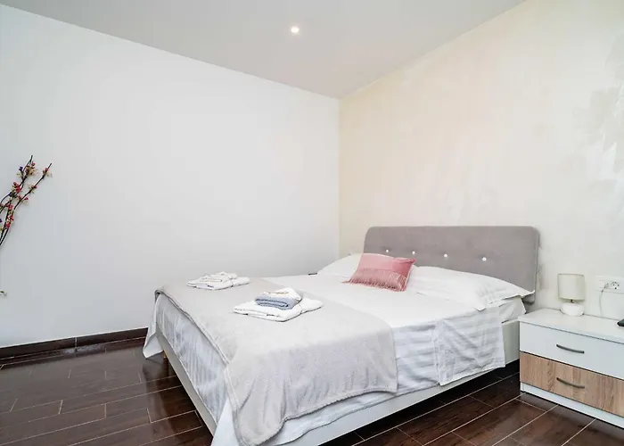 Dub - One-bedroom No 3 * Dubrownik